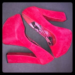 Fahrenheit Red-Velvet Heels Size 6